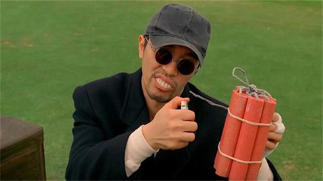 放鞭炮爆笑场面,胡歌帐篷睡觉,遭王晓晨鞭炮炸,吓得狂飙上海话