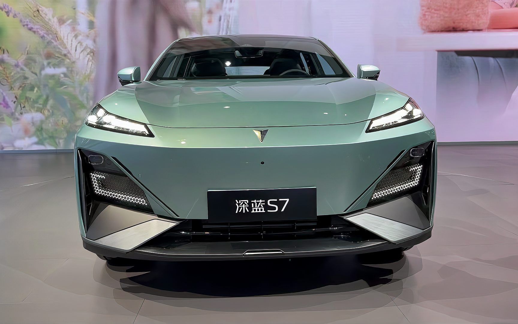 2023款长安深蓝s7正式亮相!搭增程混动,加速6.7秒,油耗4.95升