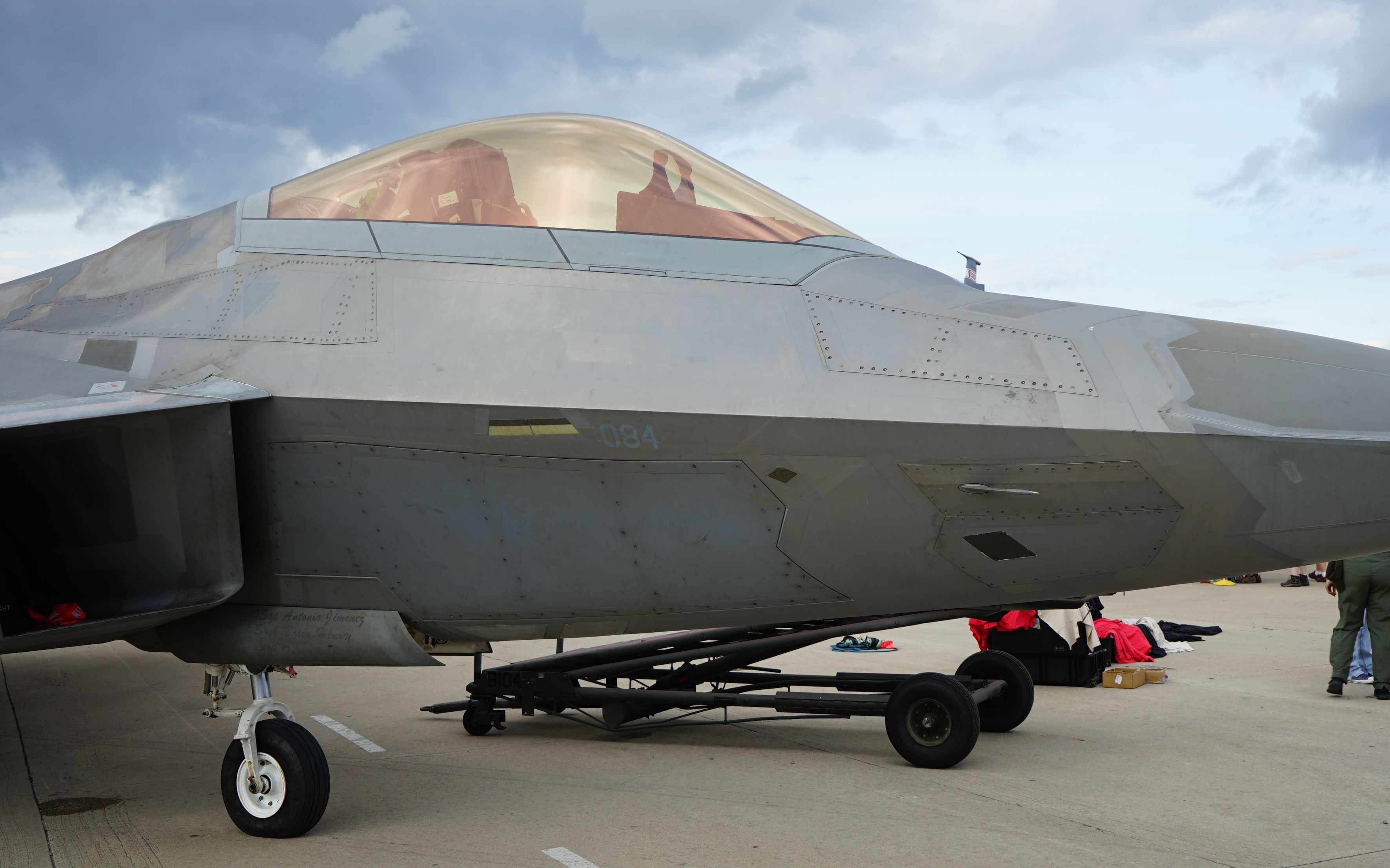 up低空实拍 美帝 f22 & f35_哔哩哔哩 (゜-゜)つロ 干杯~-bilibili