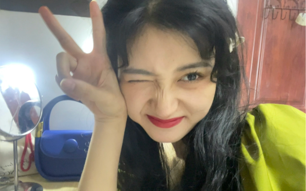 大学生的眼睛里透露着的都是清澈和开心 请叫我原相机战士!