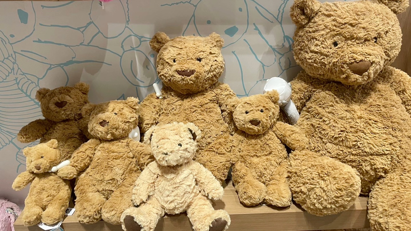 逛方所拍的jellycat熊,超级可爱可以做壁纸的图片