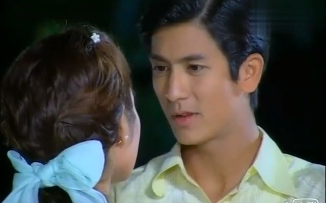 一诺倾情:巴贾邀请瓦妮达跳舞,拍合照巴贾借机搂住瓦妮达的腰