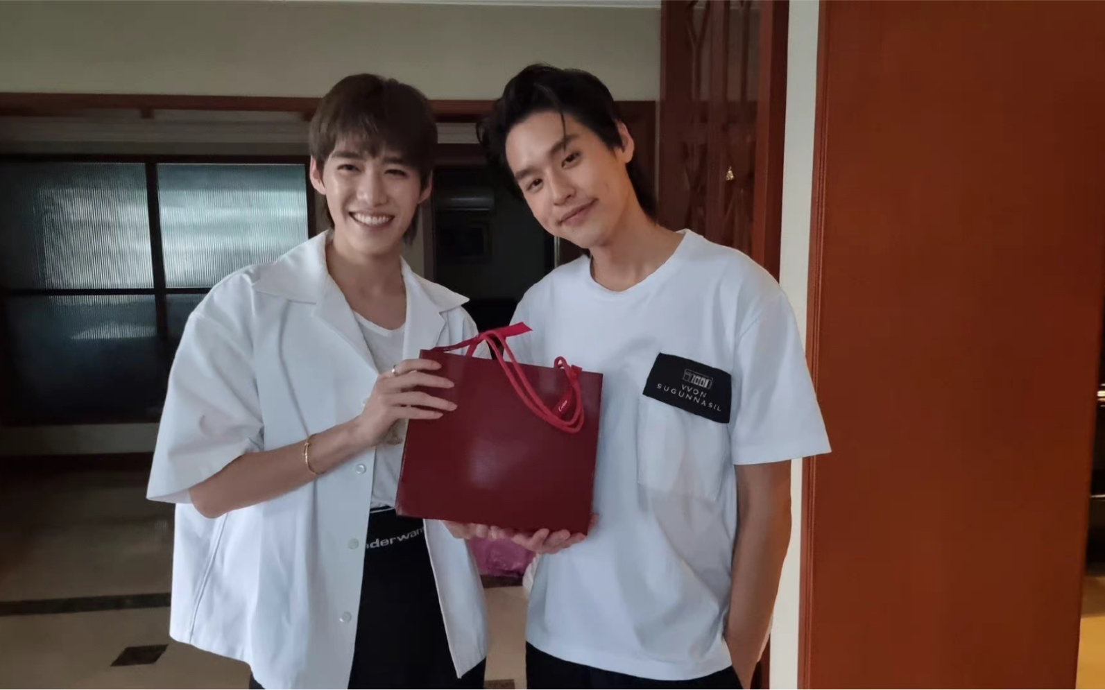 pp为比尔金精心准备的生日惊喜,双向奔赴就是最甜的 | 化妆师文案翻译