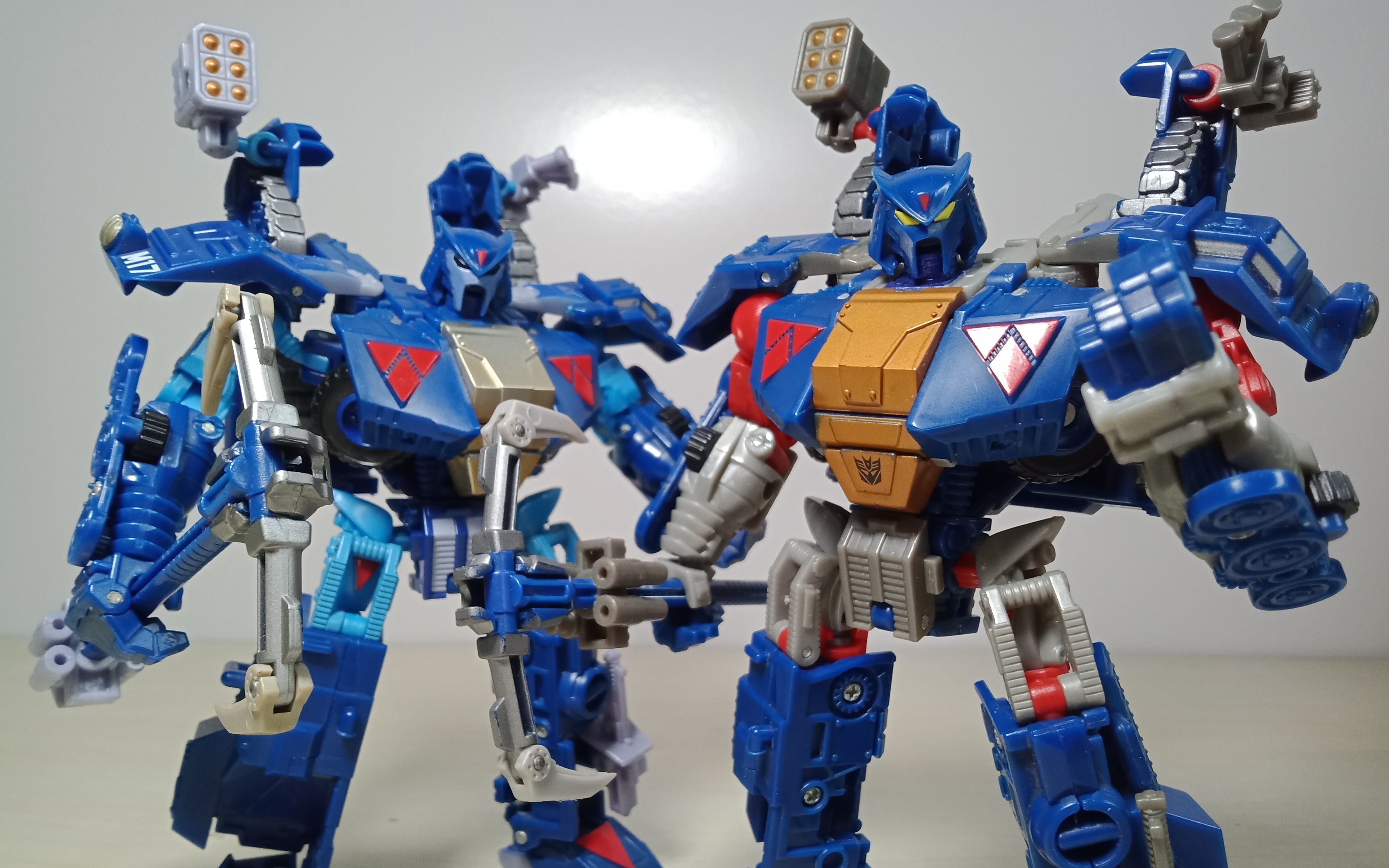 黑山之主or蓝色军团的变节者变形金刚经典系列un10d级斯塔萨斯大王