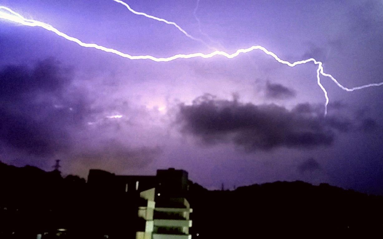 [图]我抓住了情人节那天的那些，，，电闪雷鸣的时刻。