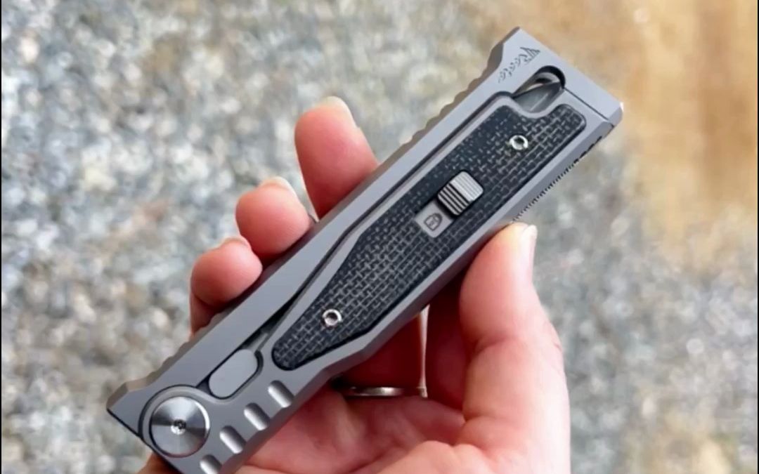 外骨骼重力刀,你觉得这款设计怎么样呢?