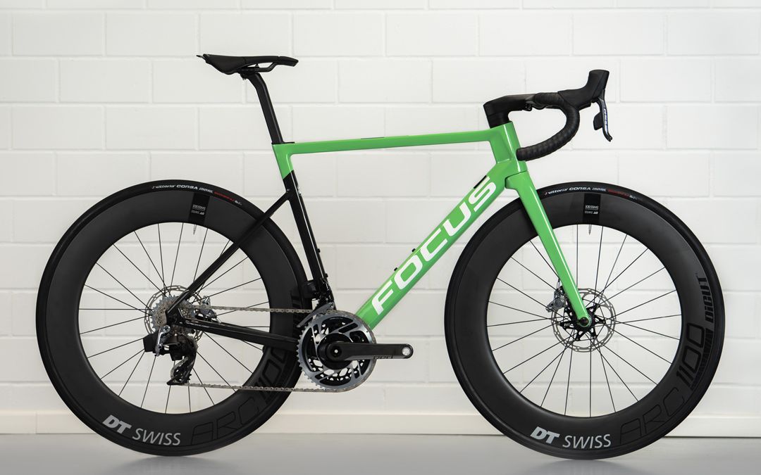 装车视频丨顶级碟刹气动公路车focusizalcomax