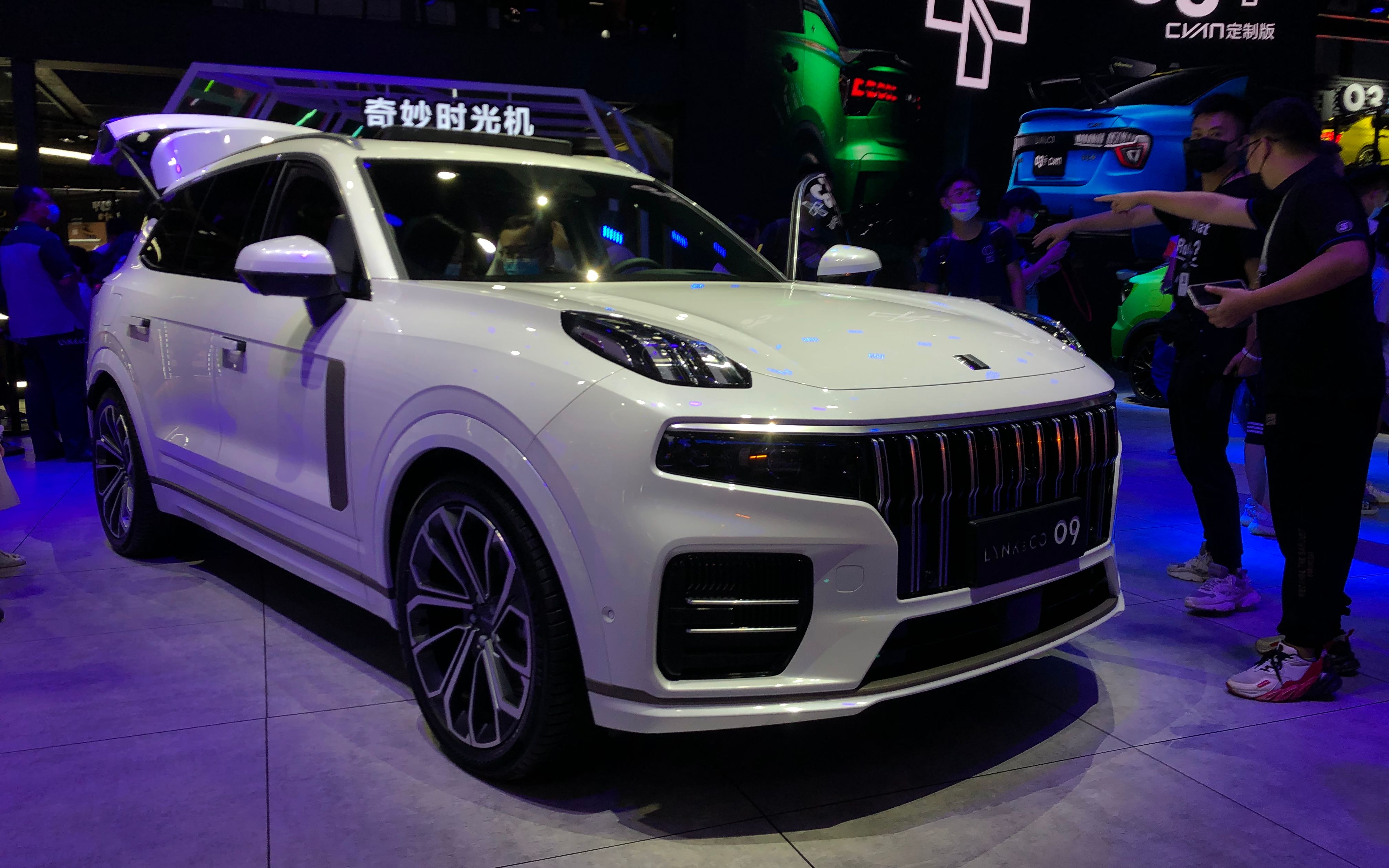 05 同款动力 比xc90更大 车展直击领克09