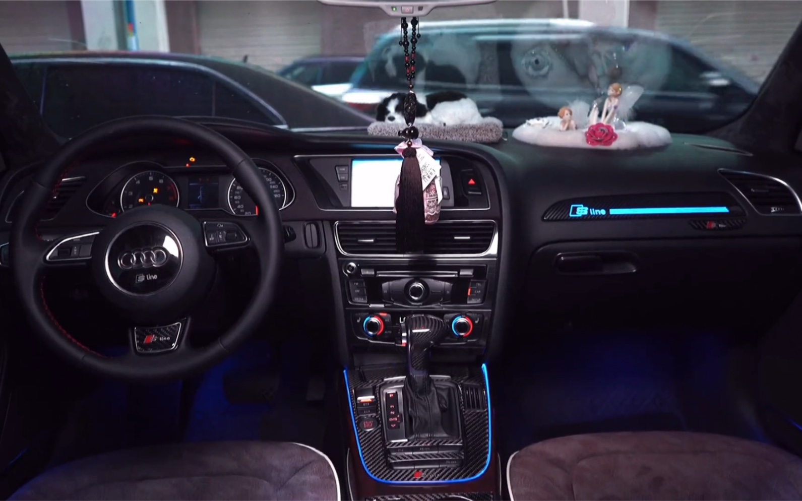 奥迪a4-让氛围灯带给你新的驾乘感受