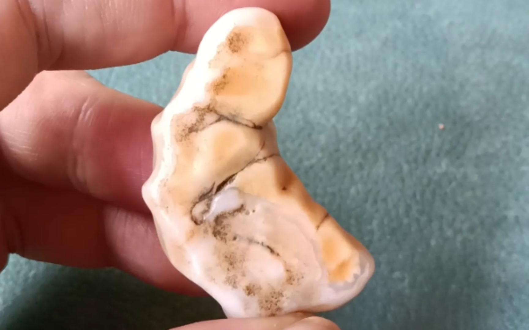 《卖火柴的小女孩》,材质:沙漠漆.