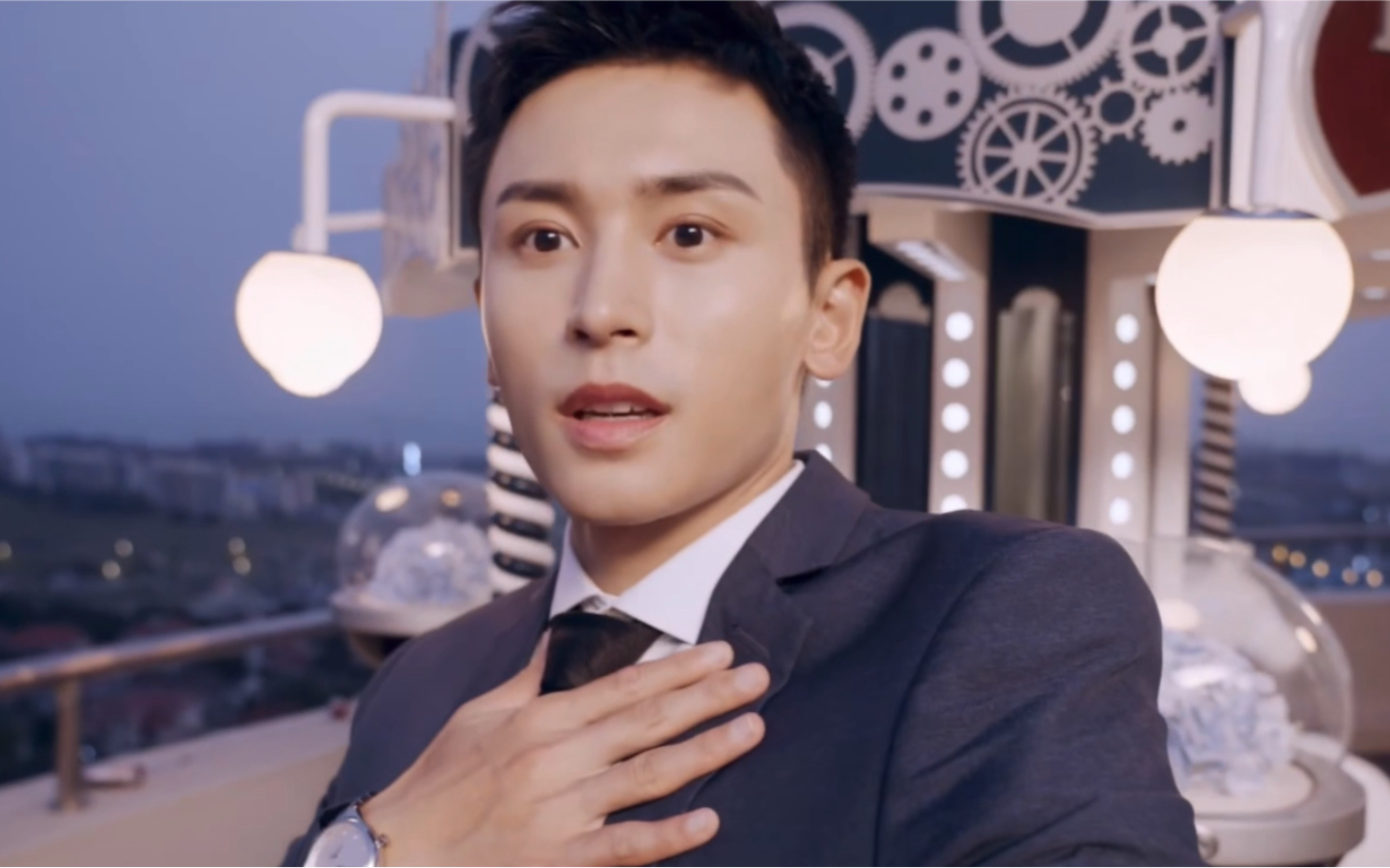 张哲瀚【"永远都能做个小孩儿"】浪琴520 vlog_哔哩哔哩 (゜-゜)つロ