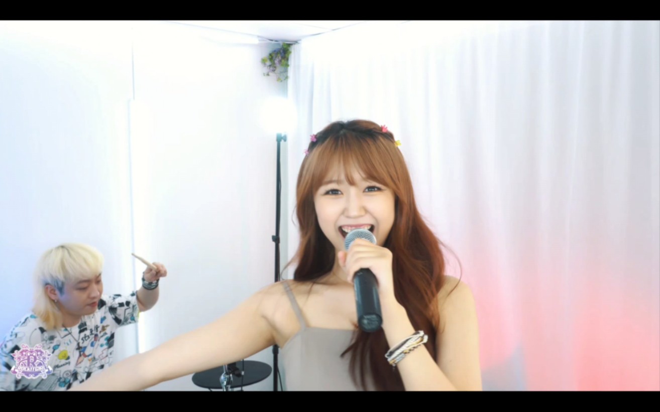 韩国美女韩智允甜美歌声