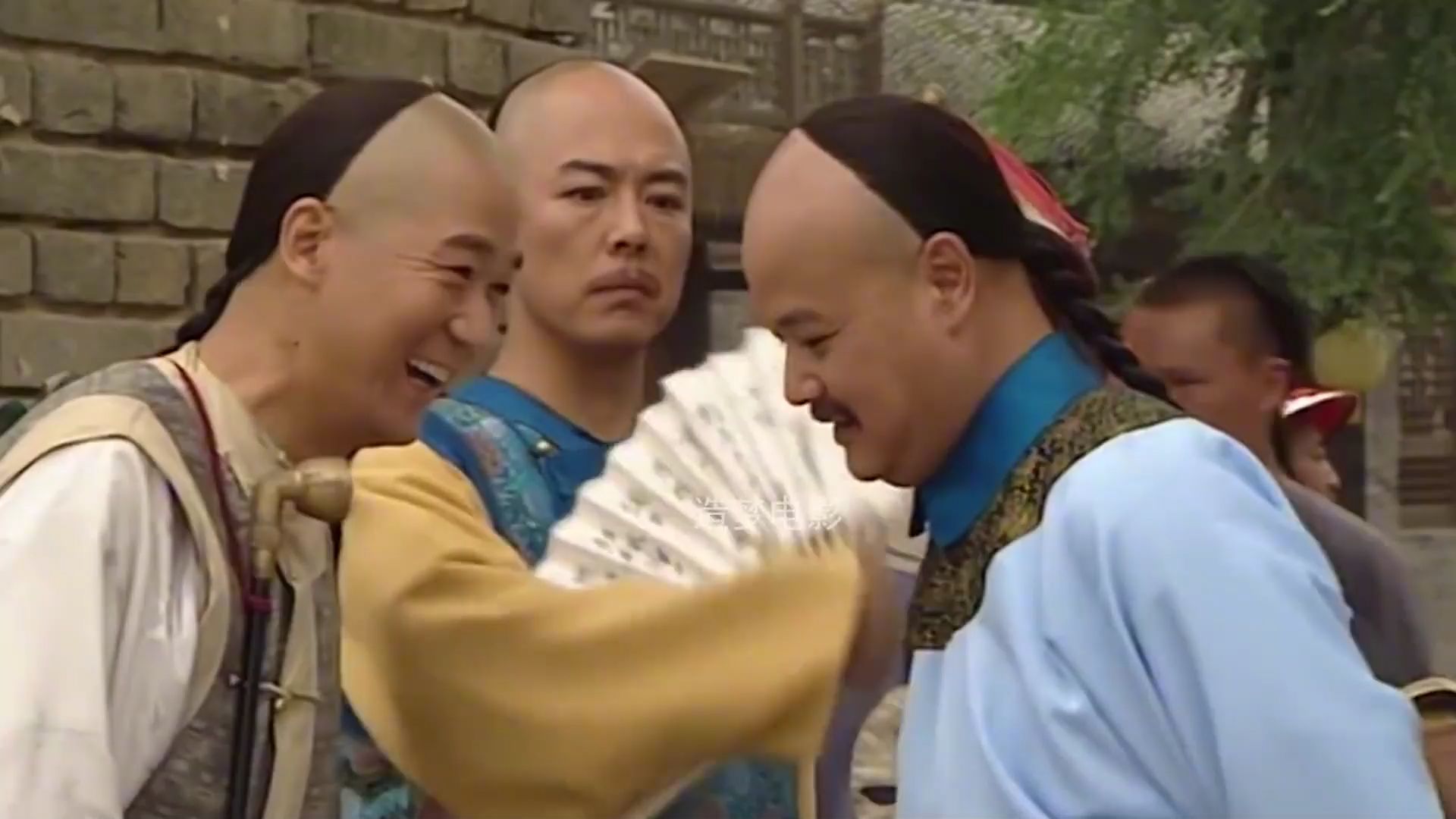 乾隆带着纪晓岚微服出巡,因装逼太过,被小兵当成了反清复明成员