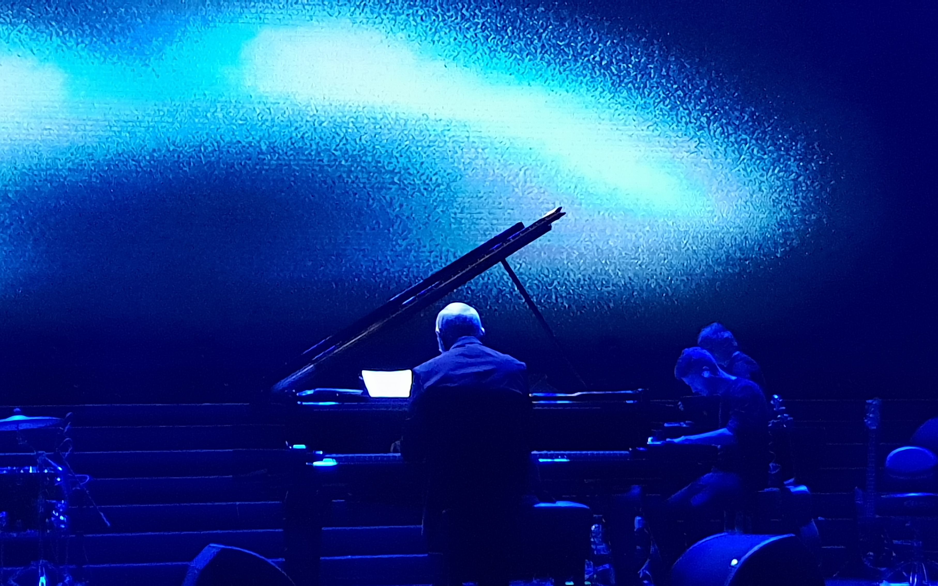 【Ludovico Einaudi】鲁多维科ⷮŠ艾奥迪2018巡演成都站哔哩哔哩bilibili