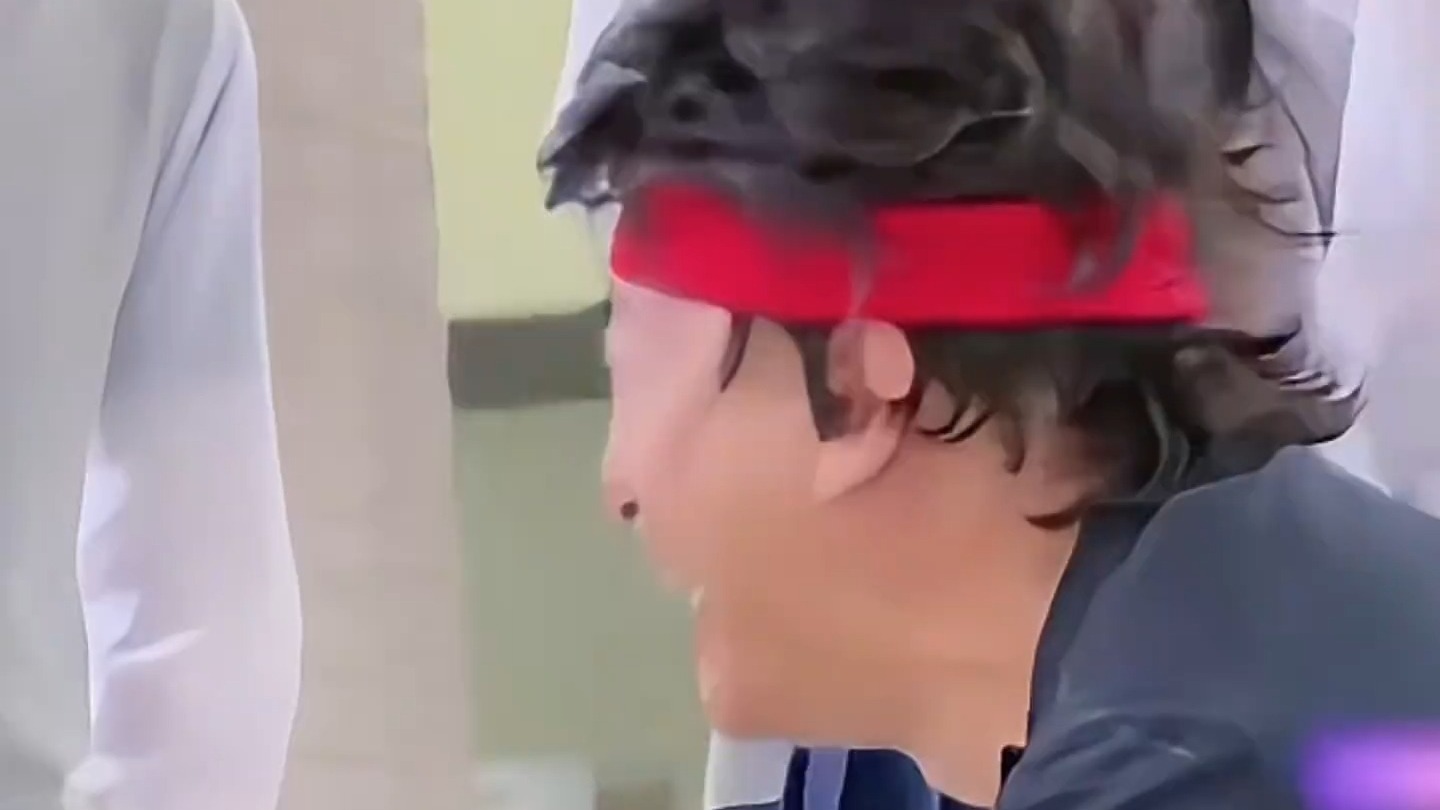 朱碧石开口被打 太惨了