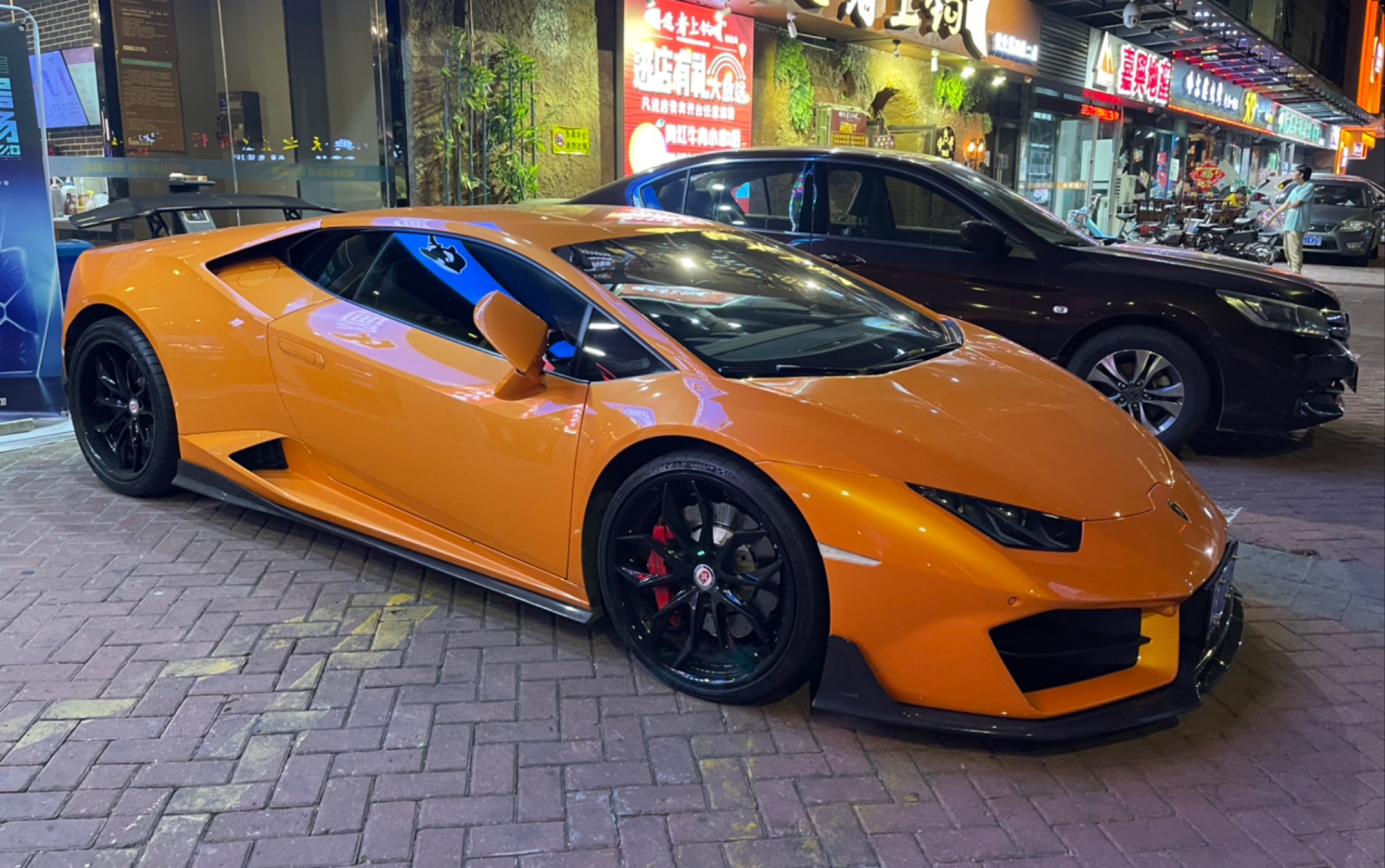 越来越常见的兰博基尼飓风,可能叫小牛,就更有知名度吧?