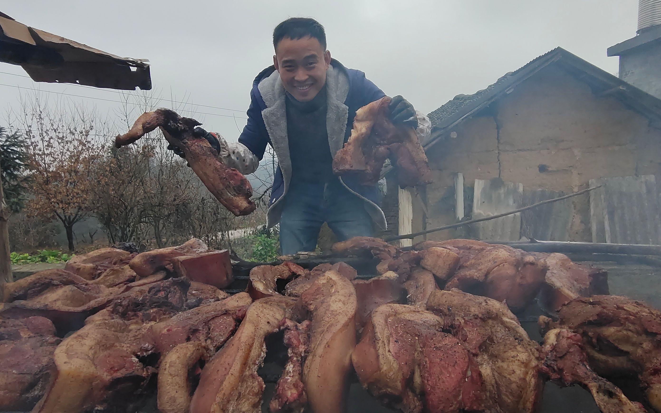 贵州农村腊肉是这样制作的,每逢年前必备,年夜饭上不可缺少哔哩哔哩bilibili