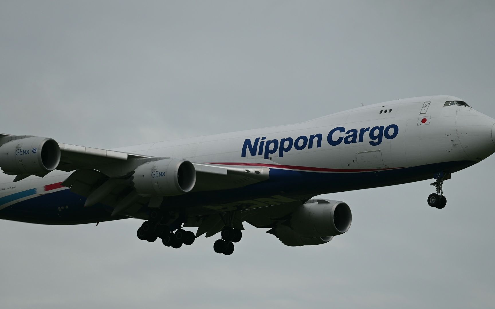 日本货运航空b747-8f抵达上海浦东
