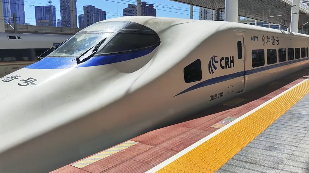 d2923(荣成-上海虹桥)无锡站进站 本务crh2a-2345