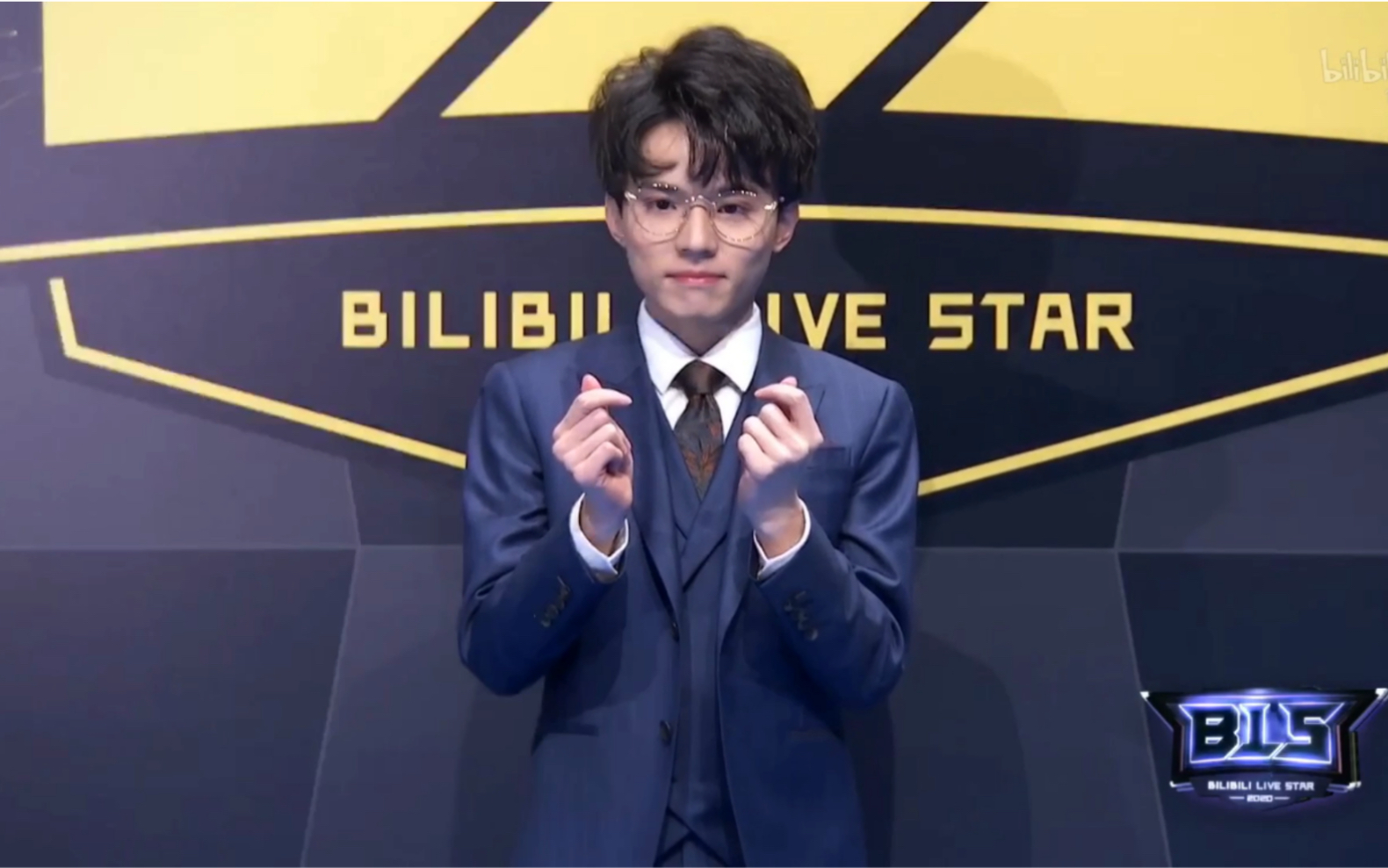 睡梦被蹦迪的凉哈皮2020bls年度盛典cut合集_哔哩哔哩 (゜-゜)つロ