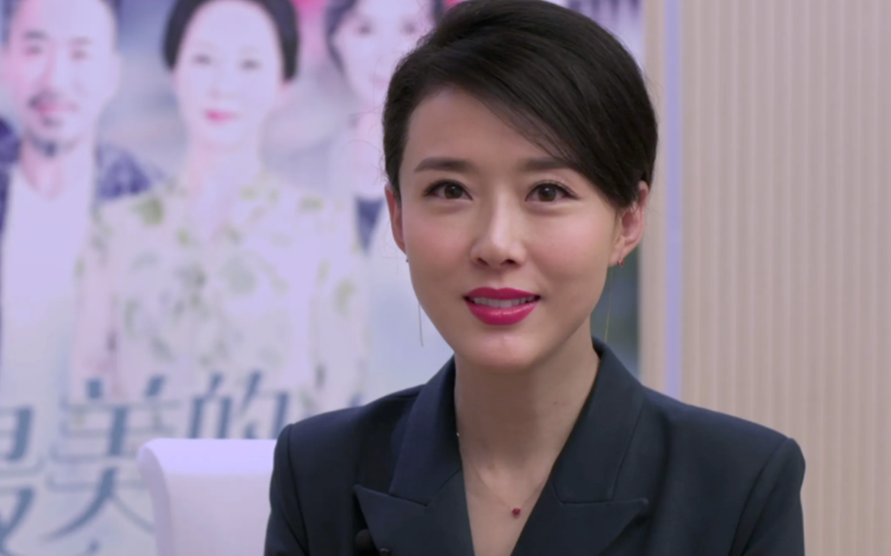 最美嫦娥颜丹晨官宣产子,幸福晒一家三口照,神秘老公首曝光