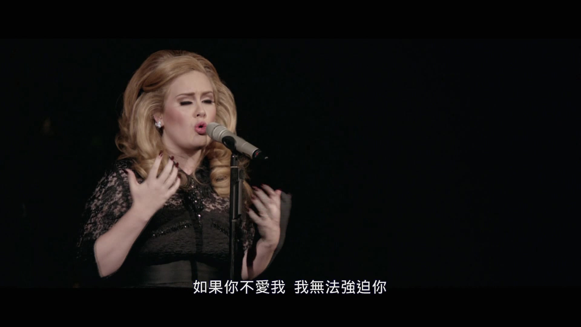 [图]Adele在艾伯特皇家音乐厅现场翻唱翻唱Bonnie Raitt的《I Can'Make You Love Me》好听