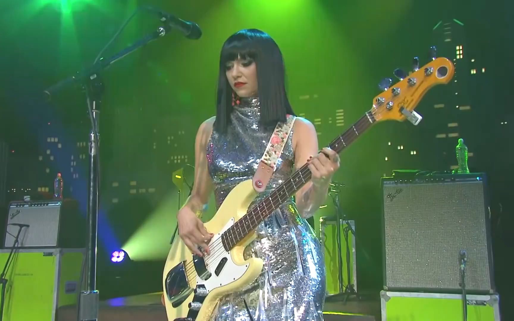 [图]放克x摇滚x迷幻 Khruangbin《People Everywhere》live