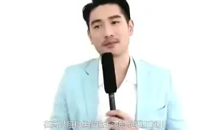 Descargar video: 导演教焦俊艳撩拨高以翔，谁注意高以翔的反应？关系好坏一目了