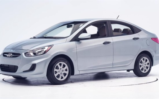 2012 现代 雅绅特/瑞纳 正面40%偏置可变形壁障碰撞测试 iihs