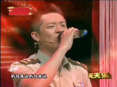 军装说唱第一人,凤凰男爵排面!凤凰传奇《中国我爱你》