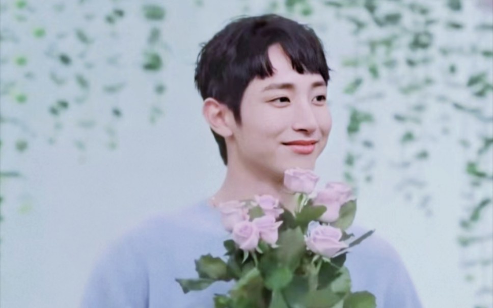 爱笑的李洙赫甜甜蜜蜜的