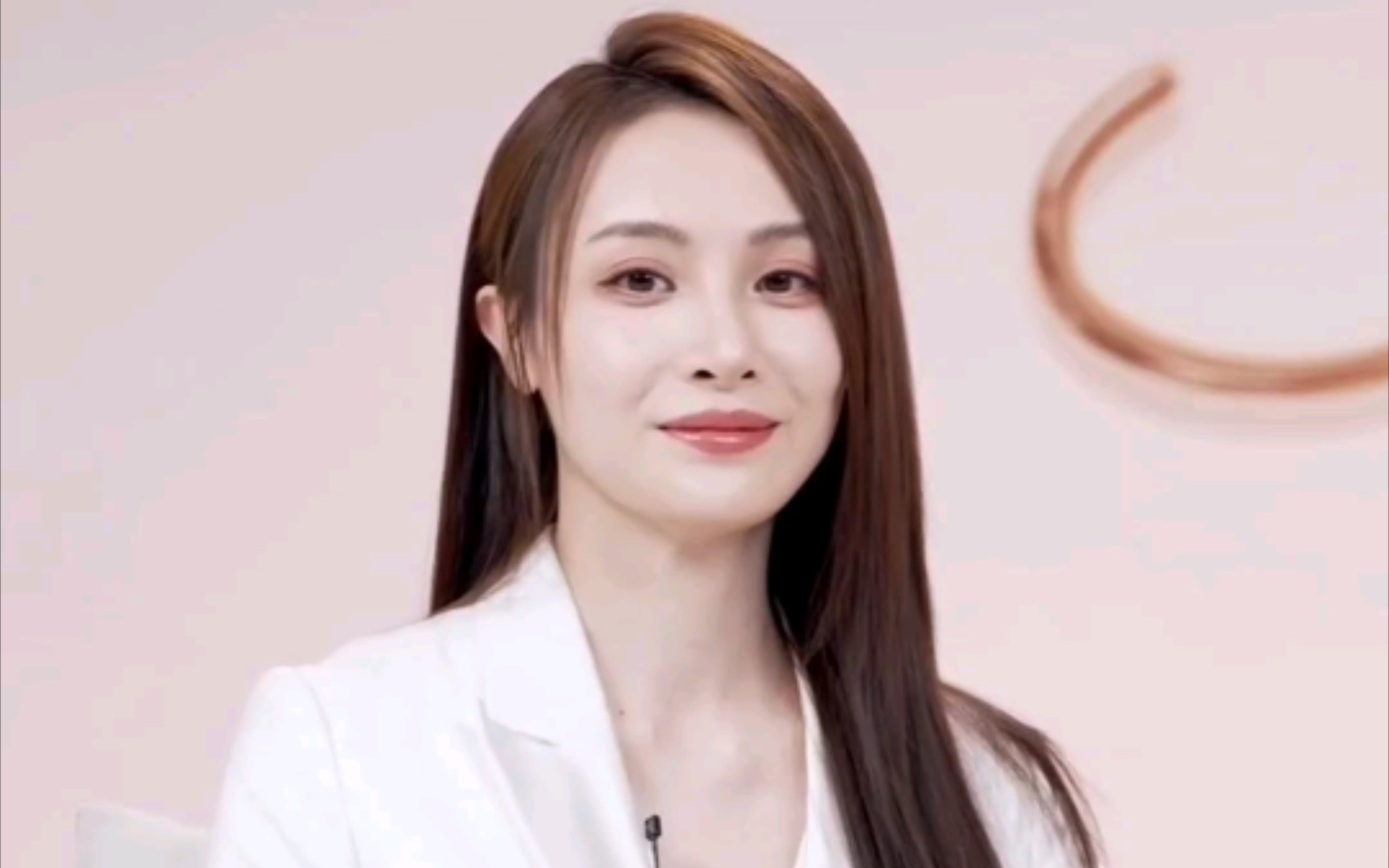 【隆妮】 我猜姐的心理是这样:我社恐?我没有.好心累,不行,要撑住.