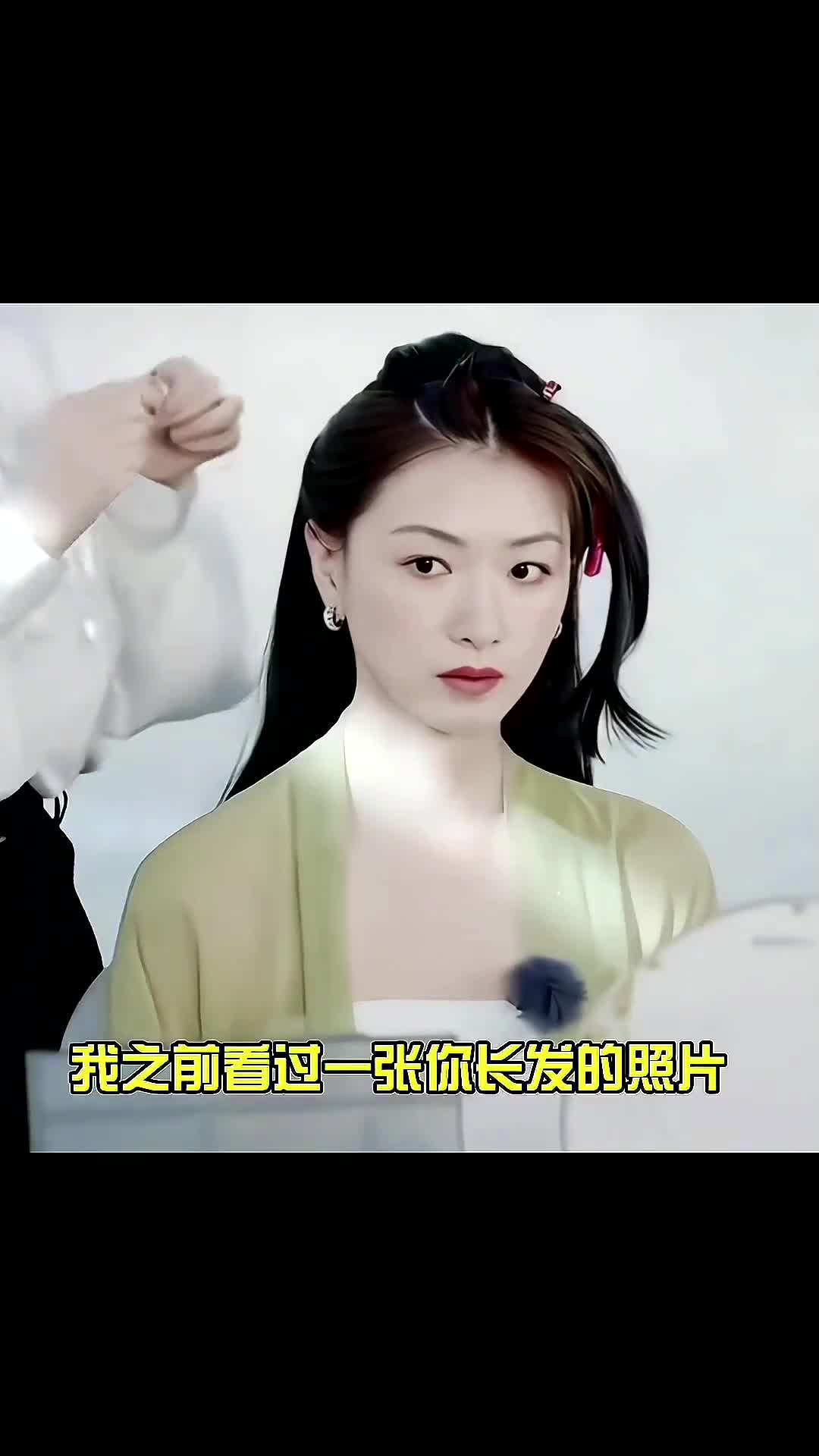 万茜这张长发及腰的照片真的好美,这可是连张雨绮都确认的美貌啊