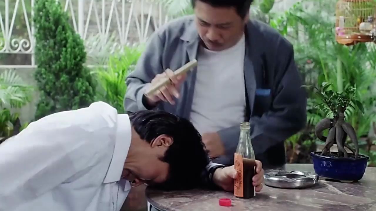 抽烟就服吴孟达!一根竹筒当烟抽,星爷都看呆了,境界不是一般的高!