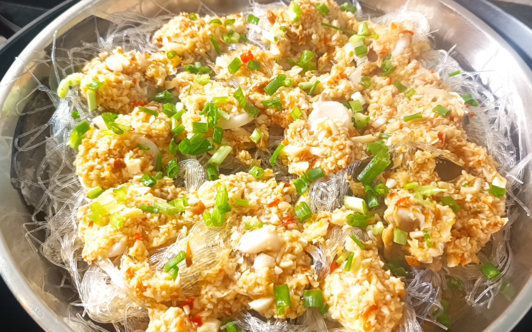 原汁原味的清蒸蒜蓉粉丝蒸带子,味鲜十足好吃!