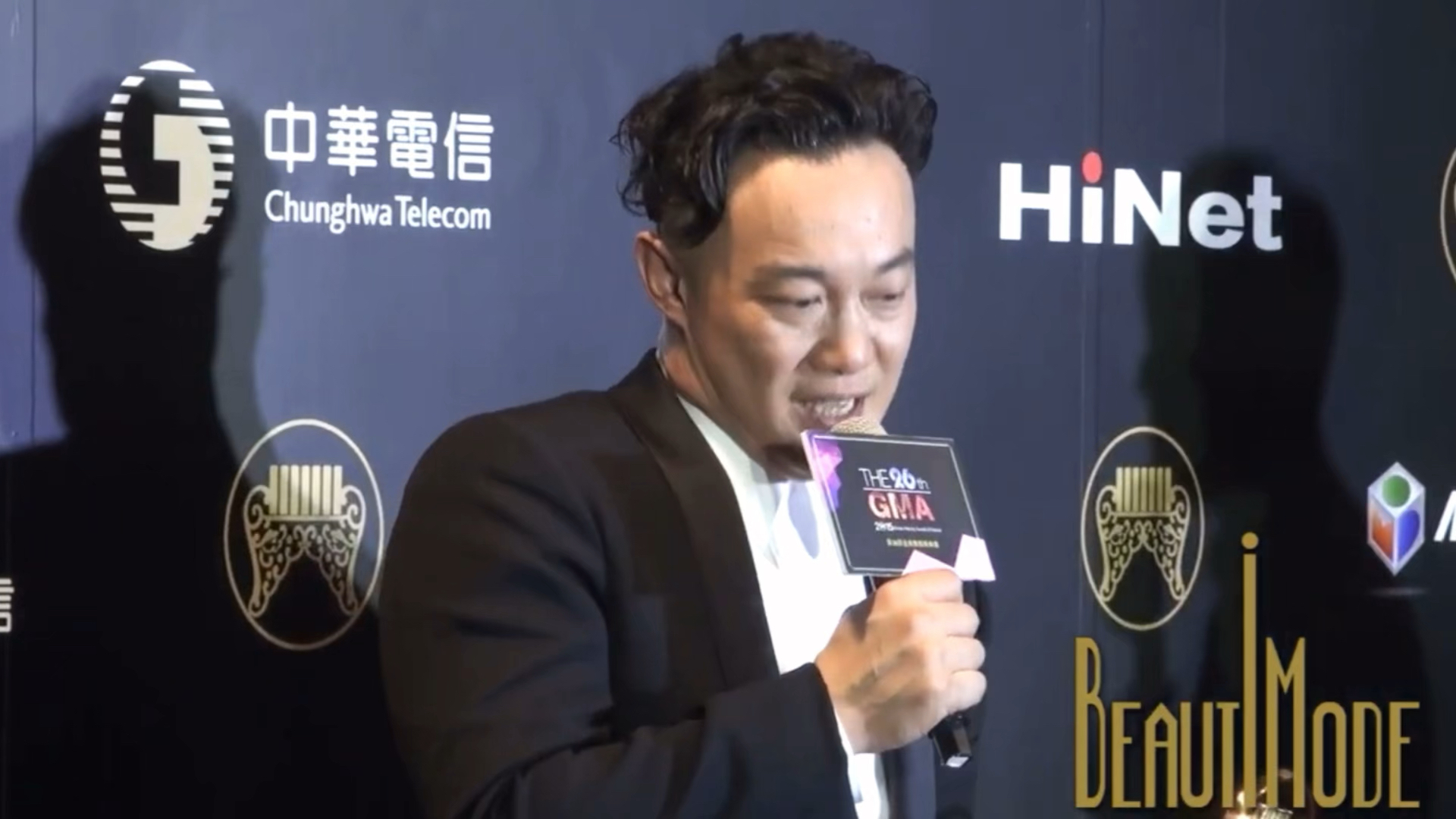 【陈奕迅】第26届金曲奖采访 《八号风球》表演太完美让小猪崩溃:这个