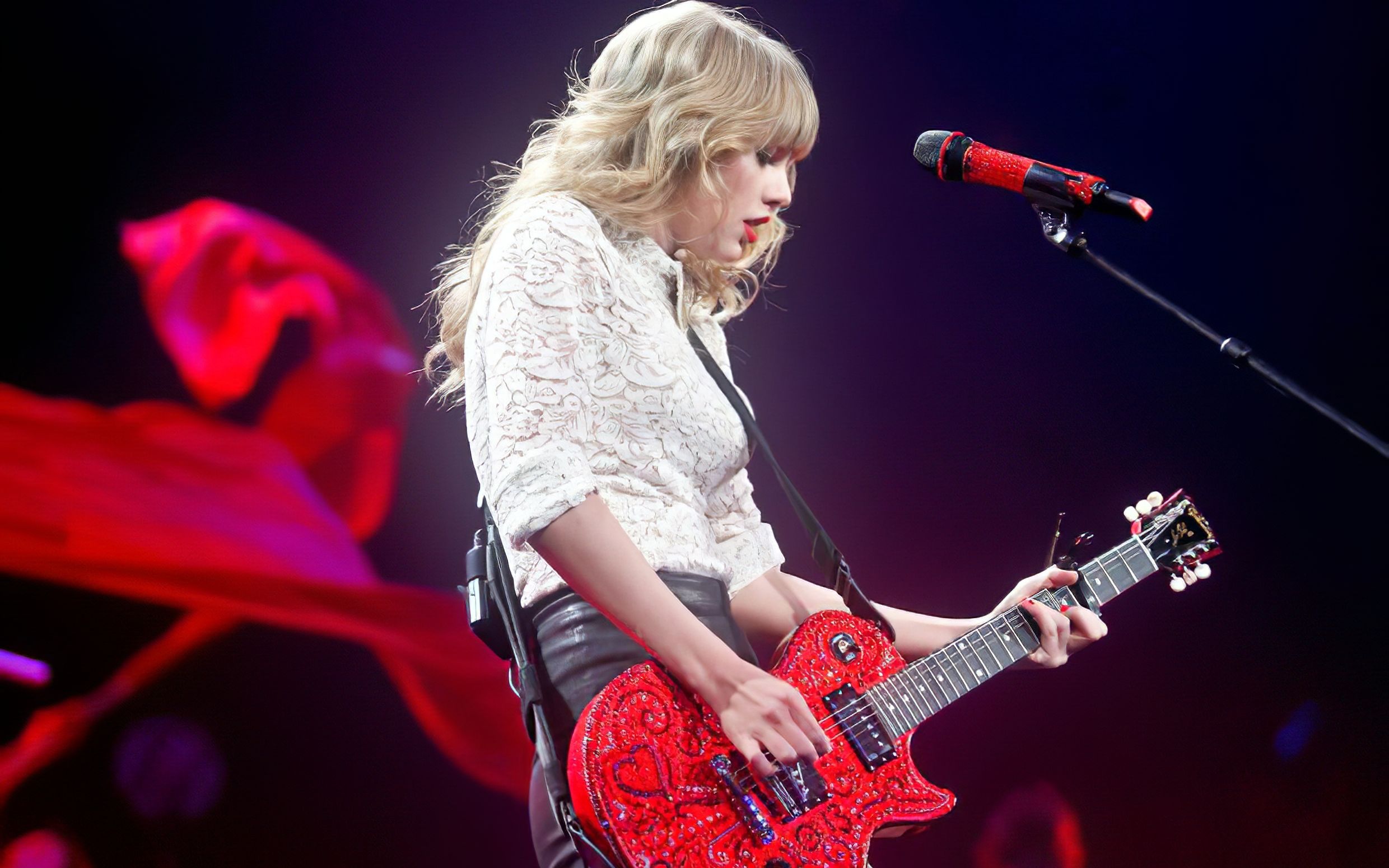 盘点霉霉姐巡演中好听到能让人把皮都展开的电吉他