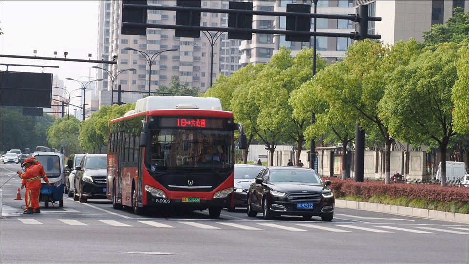 杭州六公园公交车图片