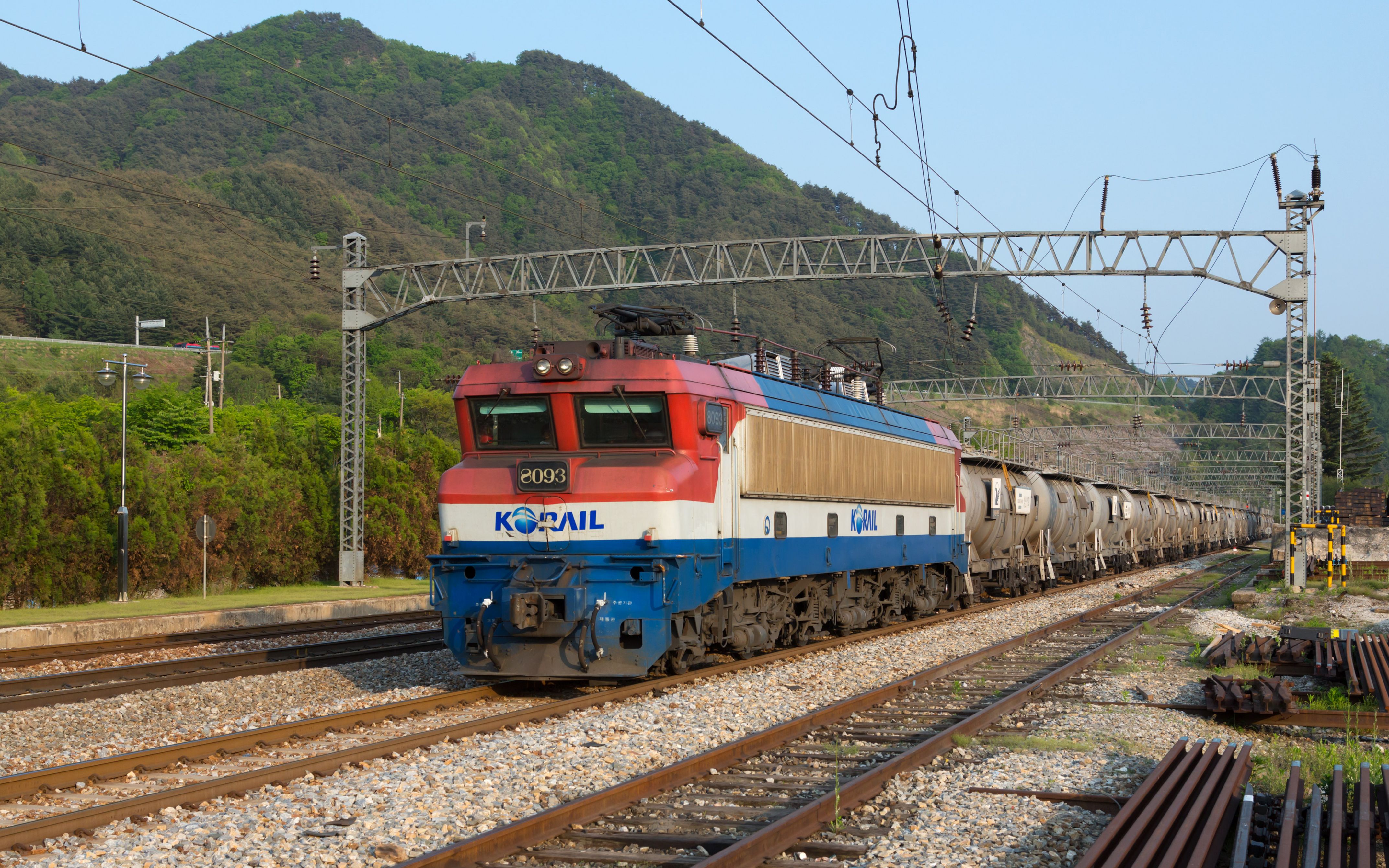 【搬运视频】【世界铁路】韩国铁道公社的"破鼻子"8000型电力机车