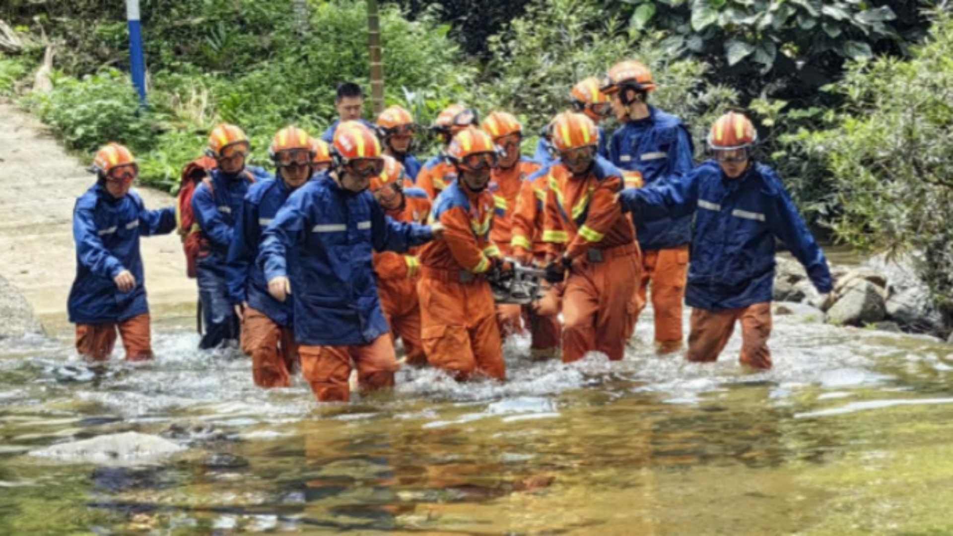 官方通报保亭25名徒步人员被困:1人坠亡,系网络自发组织哔哩哔哩bilibili