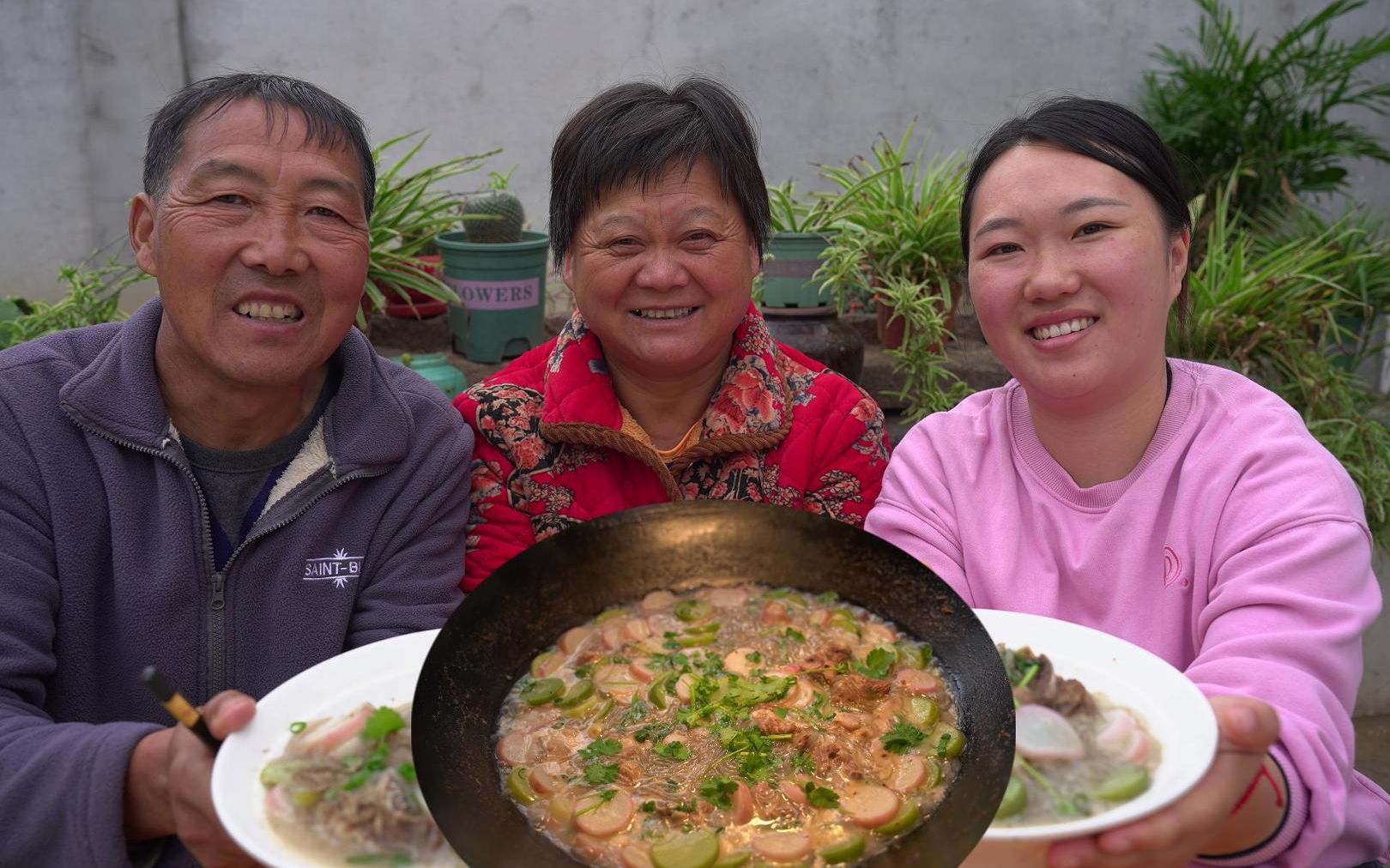 [图]独生子老公真可怜，一大早被婆婆骂，媳妇出马，炖锅羊汤哄开心了