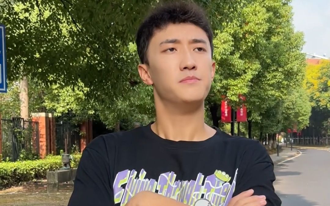 大学能活成我这样的万里挑一吧-刘一朵A-刘一朵A-哔哩哔哩视频
