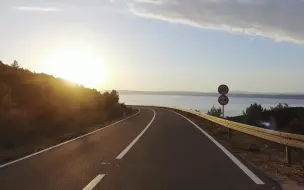 Скачать видео: 高清免费视频手机剪辑素材美丽的公路