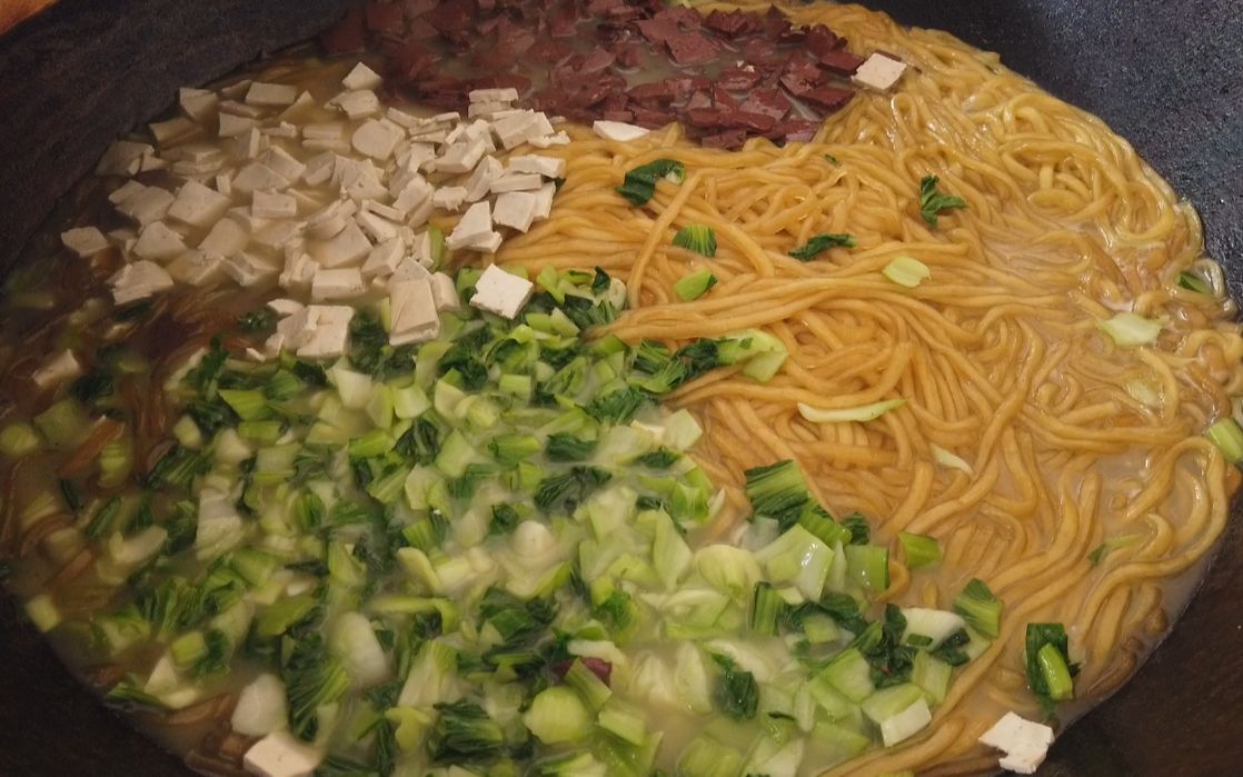 河南特色大锅菜高汤炖粉条满满一碗吃起来贼带劲