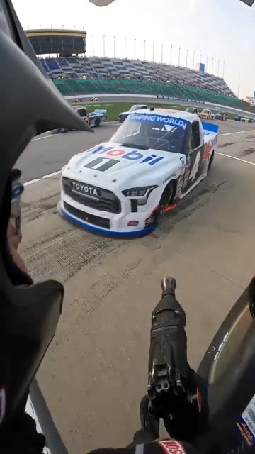 赛车换轮胎第一视角