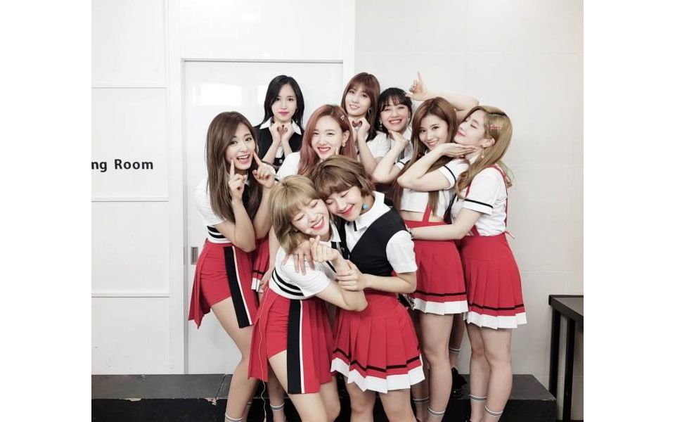 越南高仿赖美云蒋申美女女团的寄明月