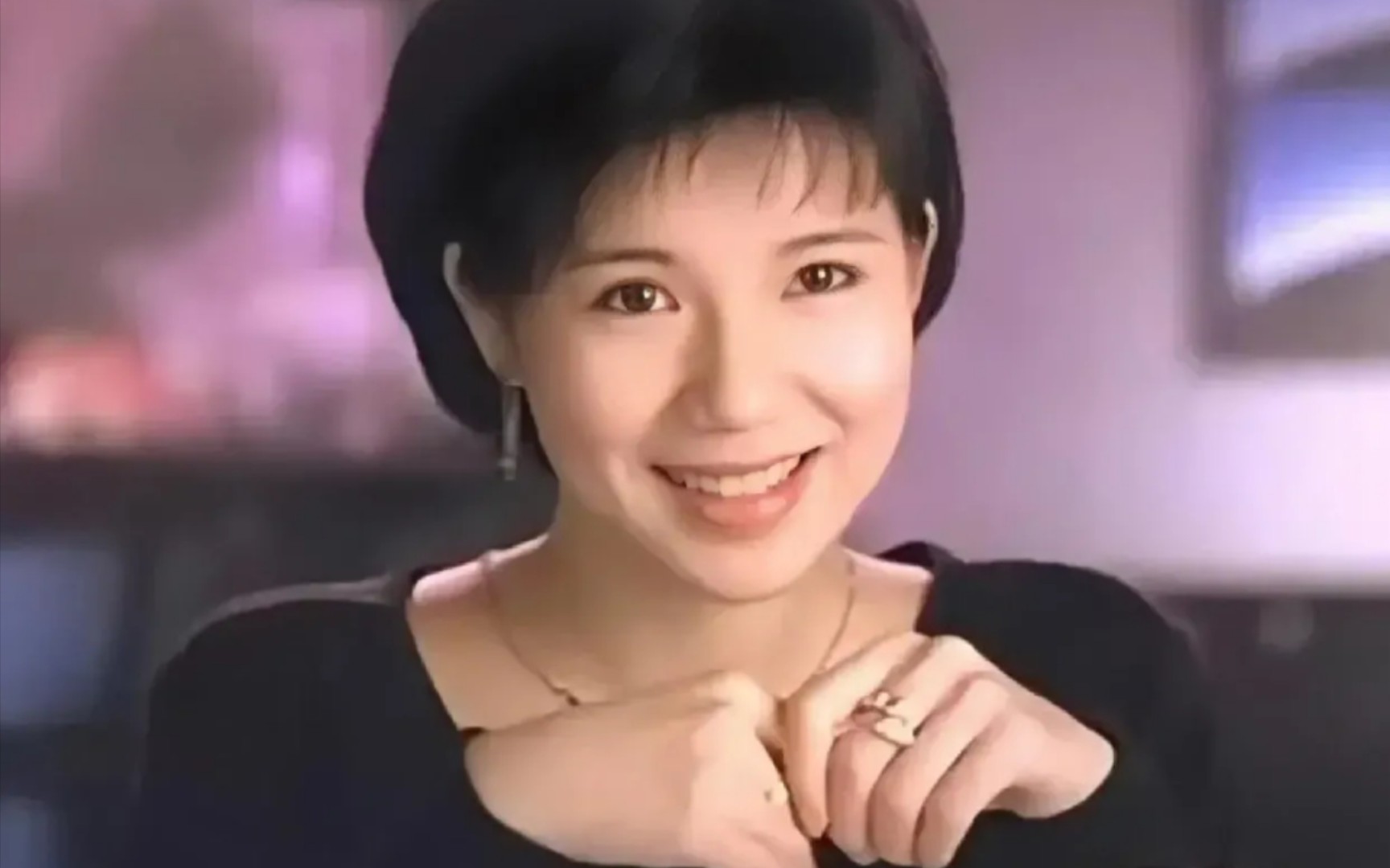香港电影里的冷门女星之关秀媚:关秀媚曾是王晶力捧的性感女神,参选过