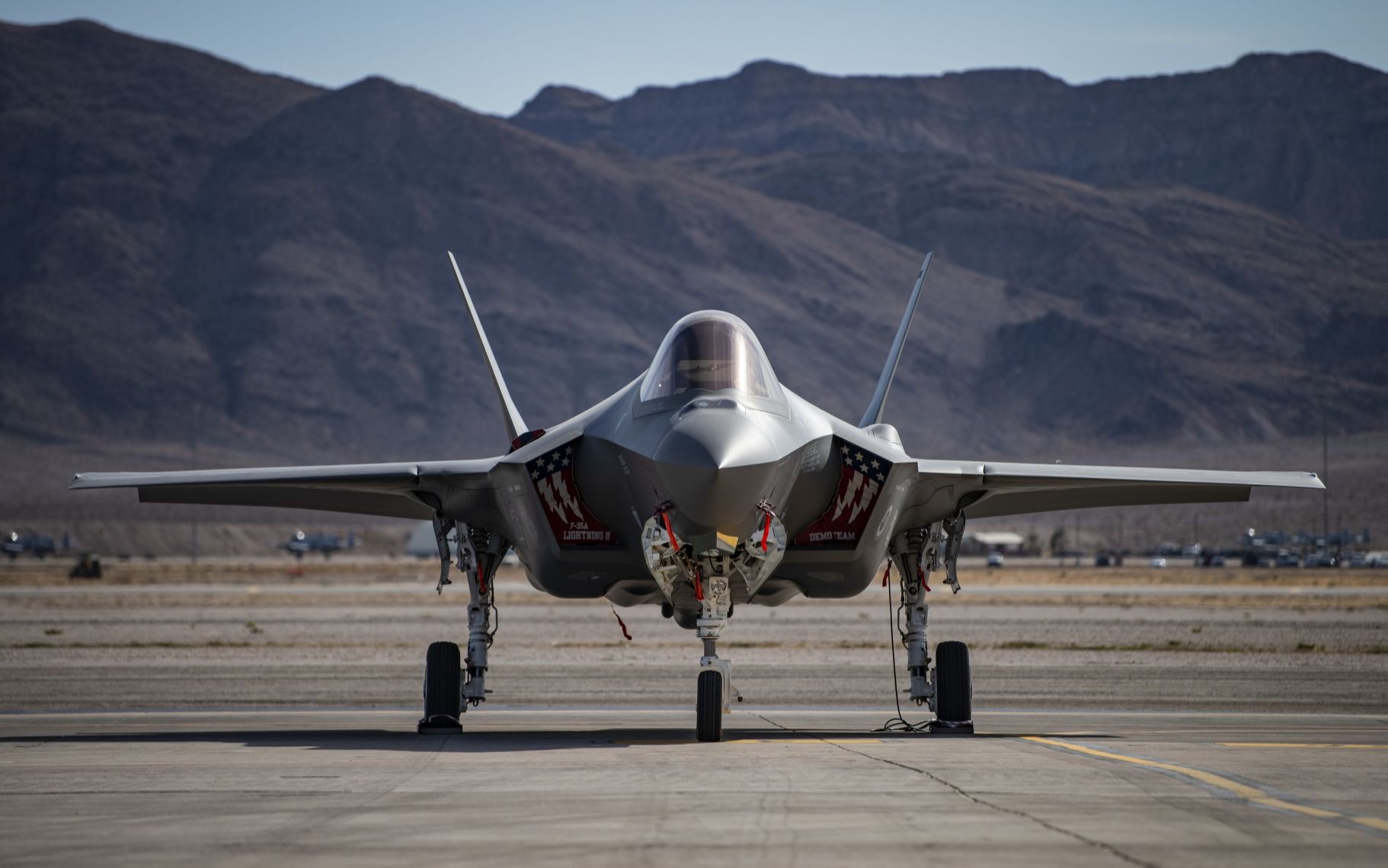 【军事】f-35a 闪电战斗机奈利斯空军基地飞行表演