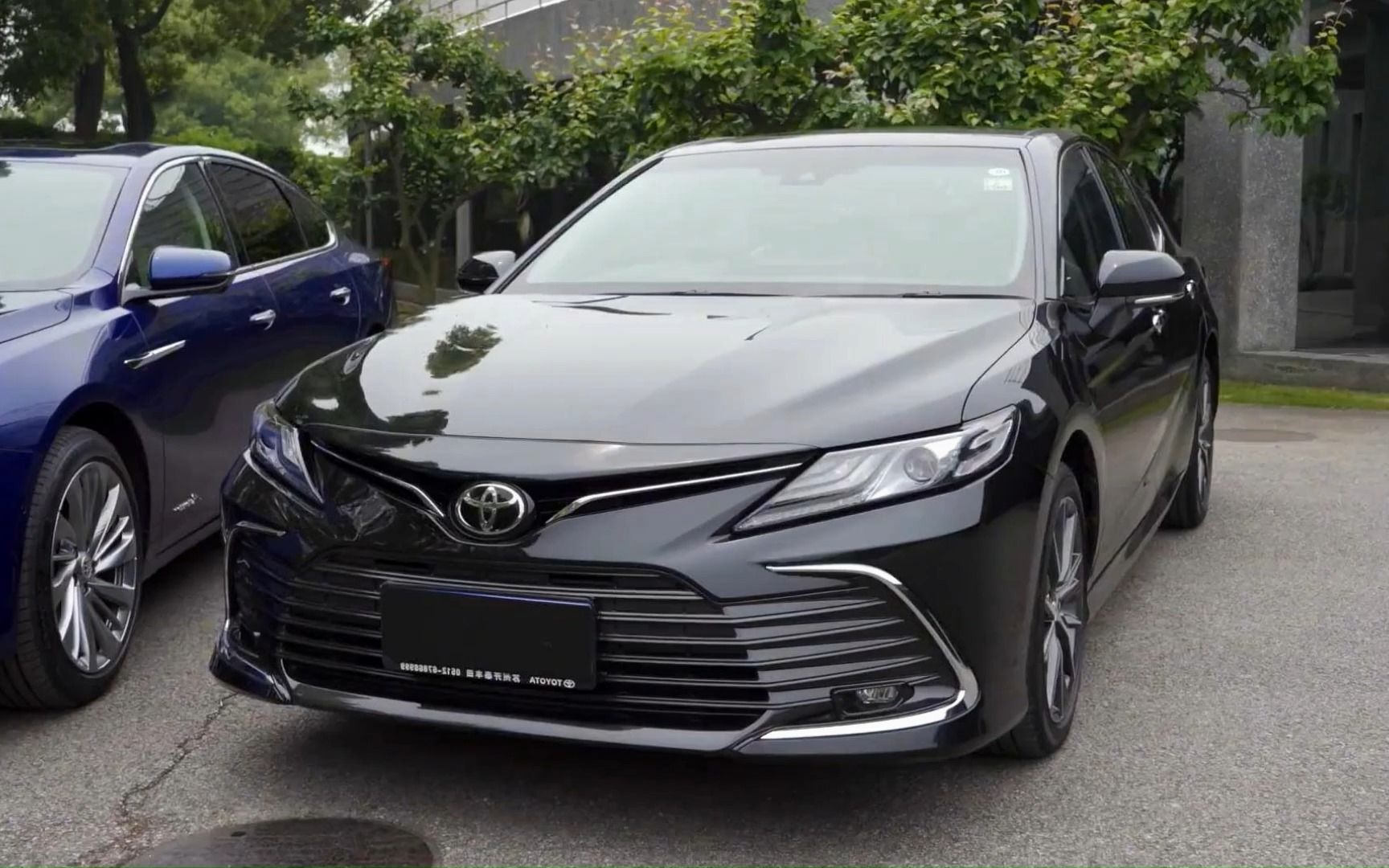 降至19万内落地,长近5米油耗6.03l,2023款丰田凯美瑞