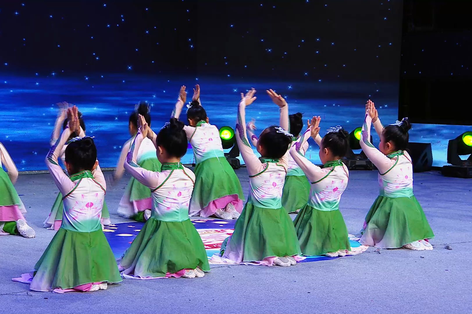 闪耀童星#华夏杯舞蹈大赛 舍予舞苑《小荷尖尖》